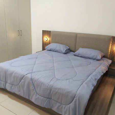 Aliff Avenue 2 Bedroom Homestay جوهر بهرو المظهر الخارجي الصورة