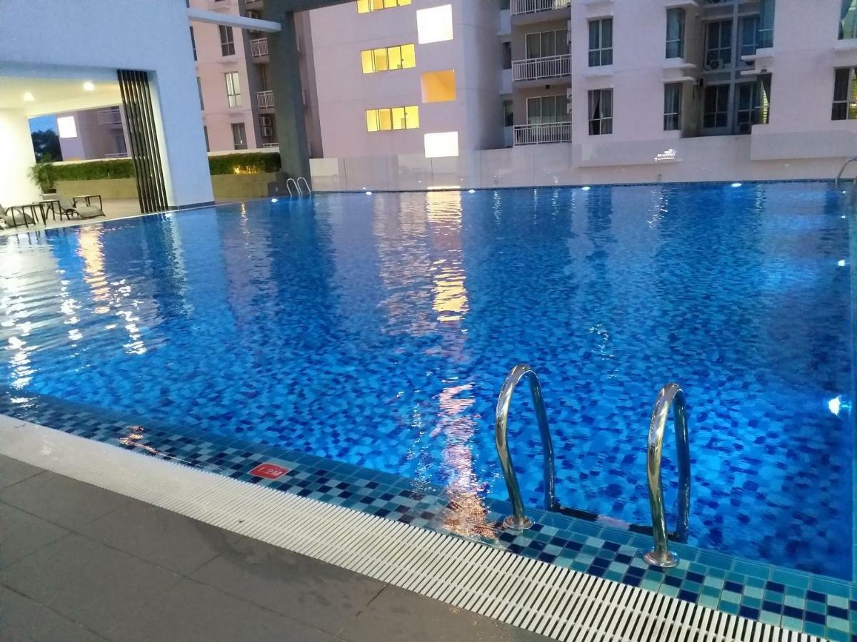 Aliff Avenue 2 Bedroom Homestay جوهر بهرو المظهر الخارجي الصورة